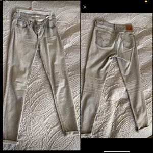 Gray Levi 711 skinny jeans size 27 around six